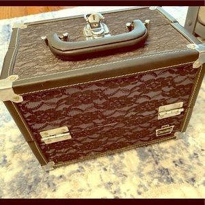 Caboodle lace storage box